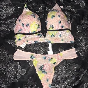 NWT Victoria’s Secret matching set